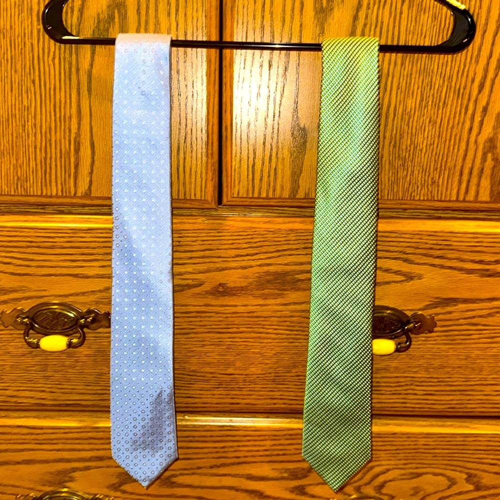 Bundle of 2 Men’s Ties (Blue: Calvin Klein) (Green: Perry Ellis Portfolio) 🩵💚